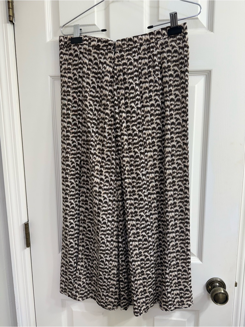H&M Wide-Leg Skirt in Black & Cream Abstract Print